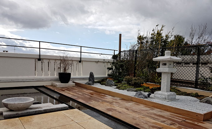 Jardin japonais sur une terrasse parisienne