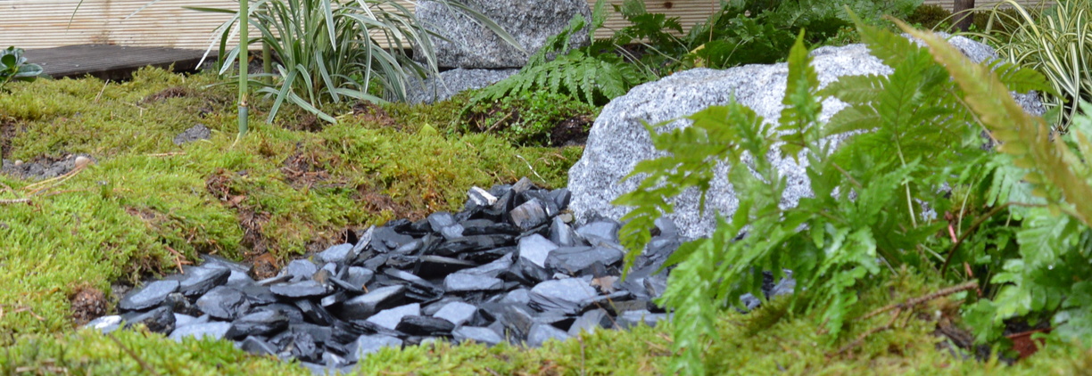 Ardoise dans un jardin japonais en kiy
