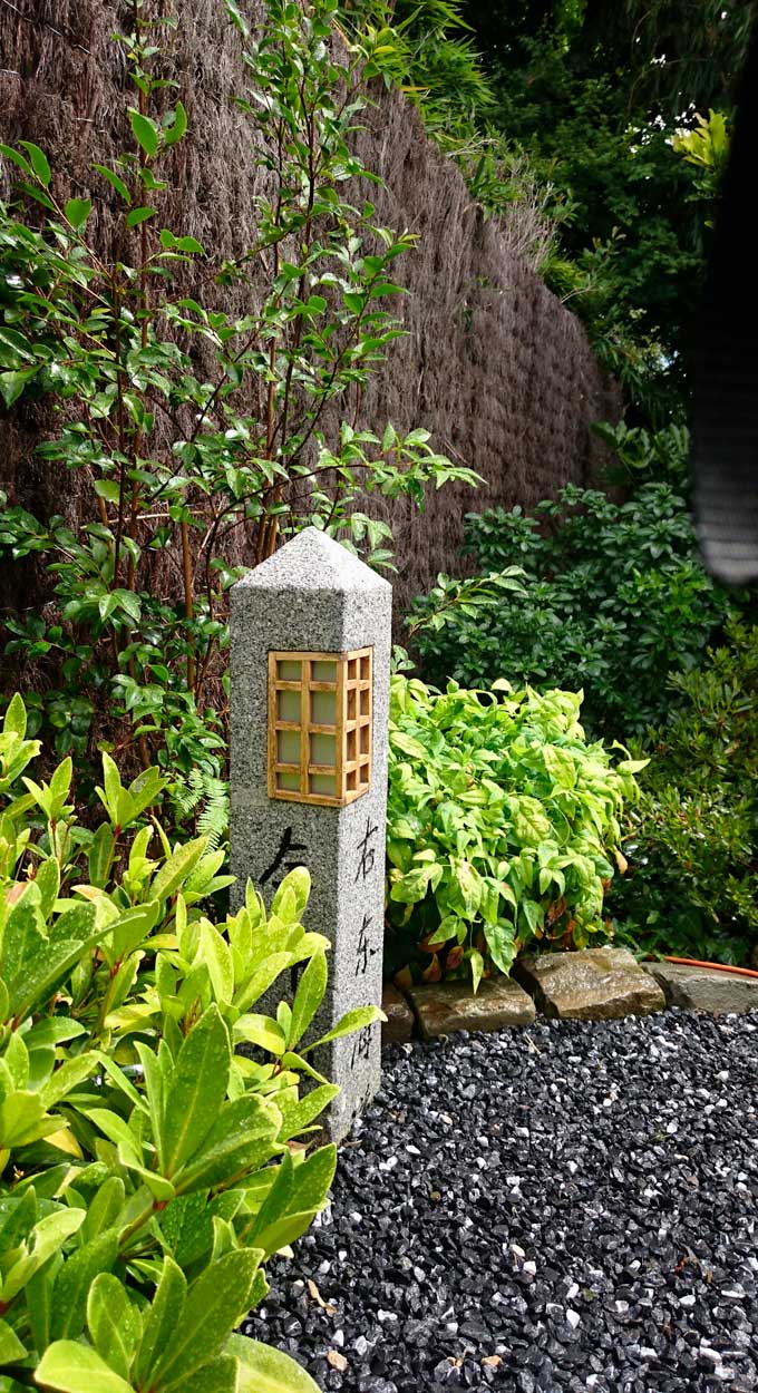 Jardin Japonais Borne lanterne granit
