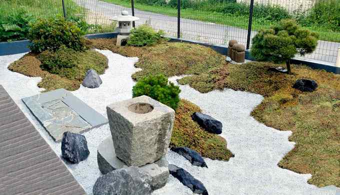 Jardin japonais sec zen karesensui gravier galet fontaine lanterne japonaise