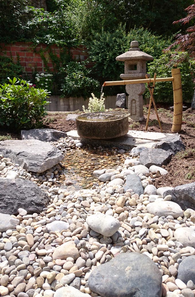 Un jardin japonais, une rivière sèche restons Zen