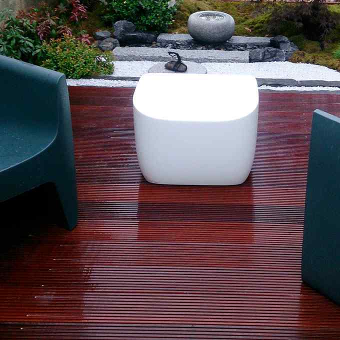 Terrasse en bois, jardin japonais, paris, jardin de thé , bassin en granit