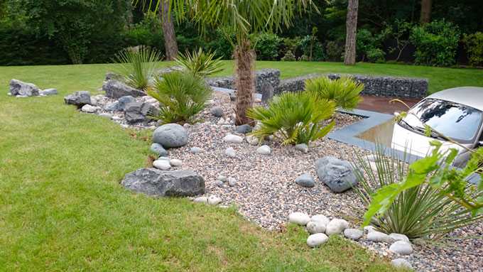 Rivière sèche  Jardin méditerranéen