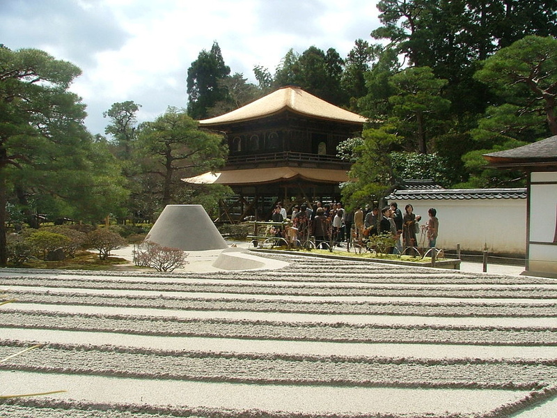 1024px-Ginkakuji_Temple_mars_2009_053.jpg