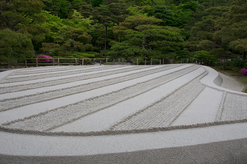 Ginkaku-Ji_Temple_sand_garden_(7151824673).jpg